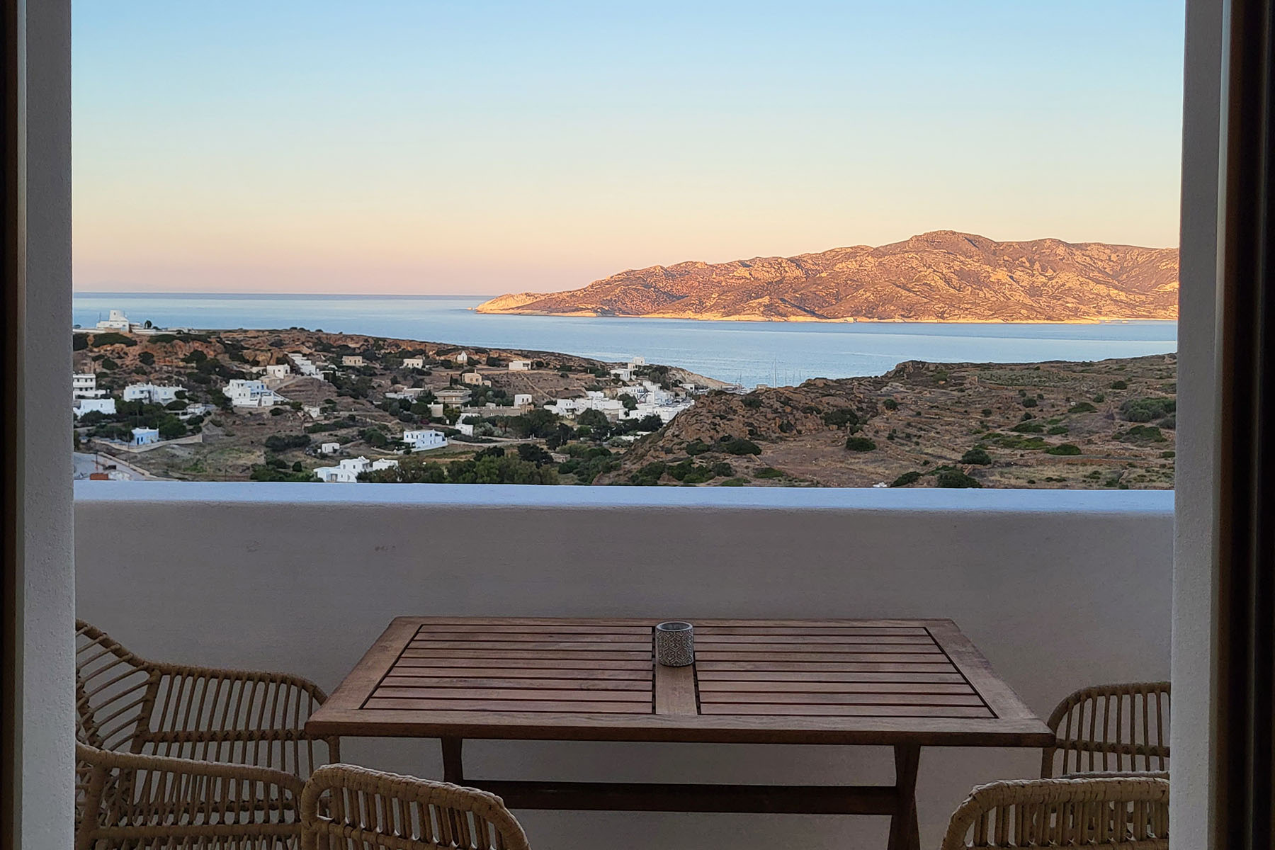 Kimolos Hotels | Anemolethe Suites Hotel | Kimolos, Greece